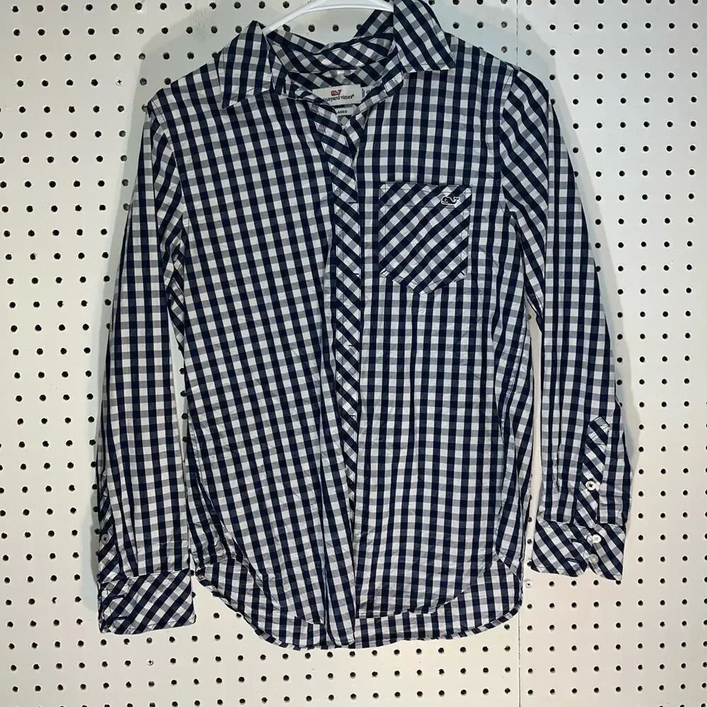 Vineyard Vines button down relaxed fit shirt